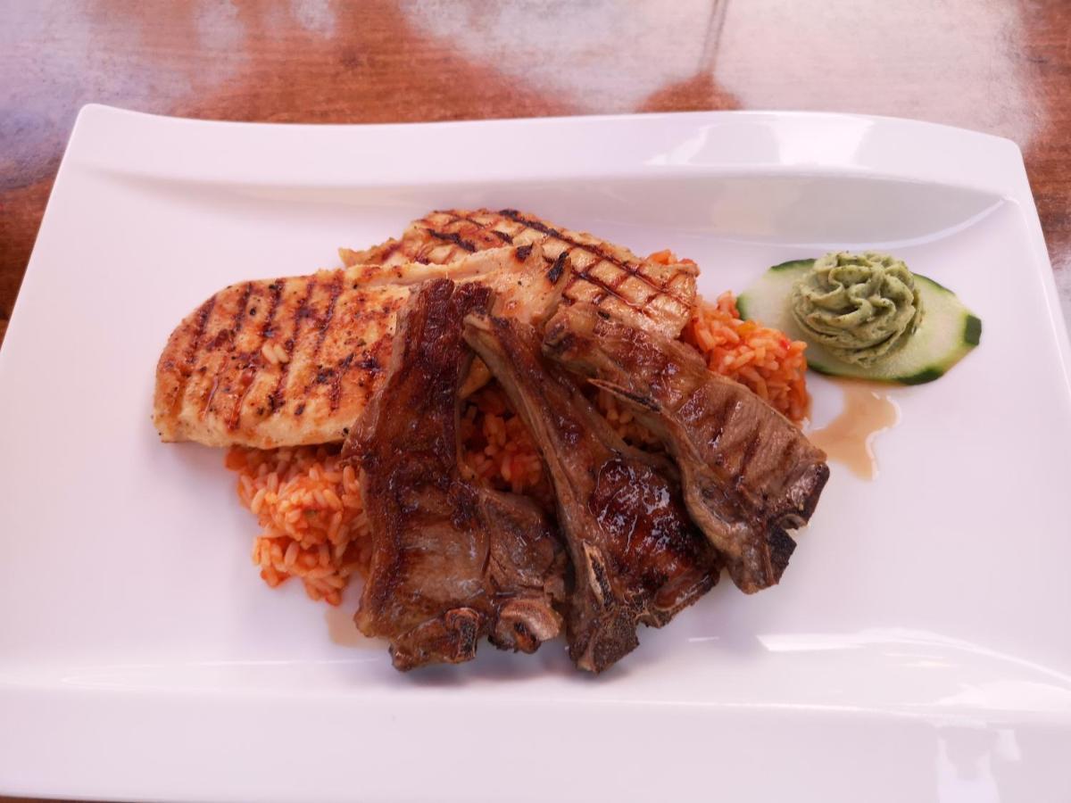 Tuniberg Restaurant Hotel ไฟรบวร์กอิมไบรส์เกา ภายนอก รูปภาพ