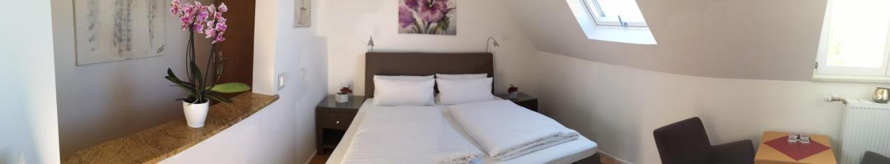 Tuniberg Restaurant Hotel ไฟรบวร์กอิมไบรส์เกา ภายนอก รูปภาพ