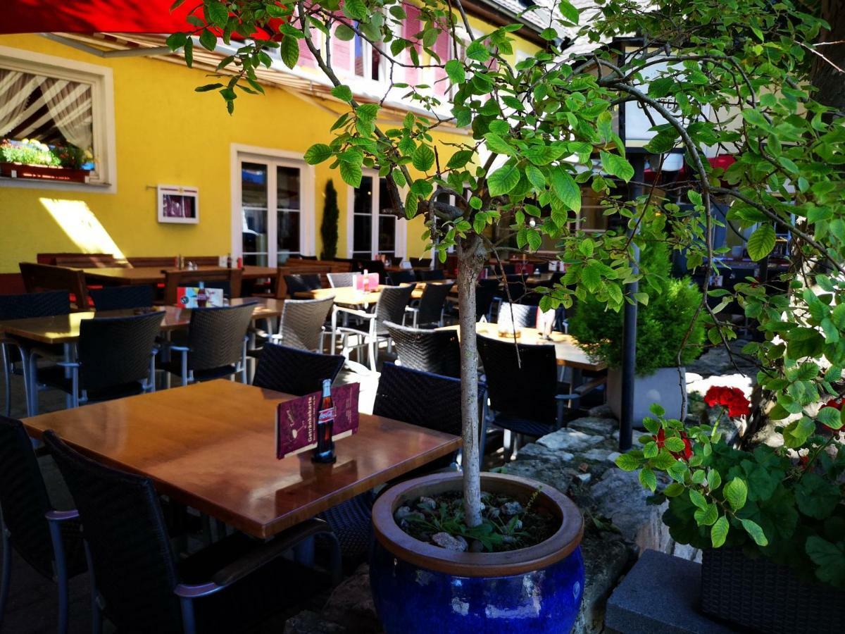 Tuniberg Restaurant Hotel ไฟรบวร์กอิมไบรส์เกา ภายนอก รูปภาพ